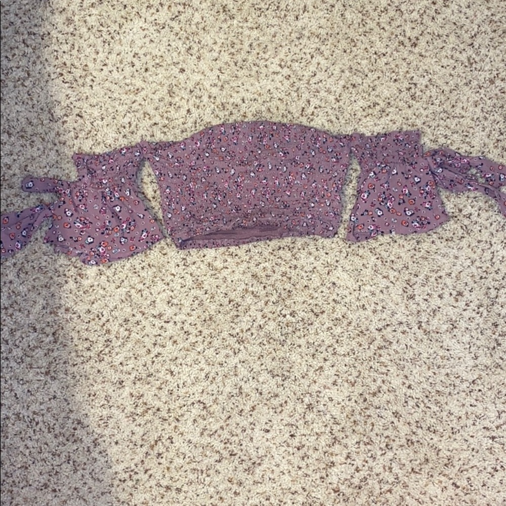 Off the shoulder floral patterned tube top.